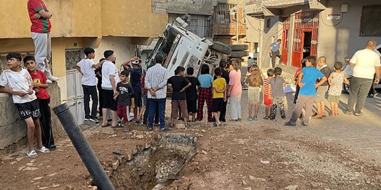 Şanlıurfa'nın Eyyübiye ilçesinde hafriyat kamyonunun çarptığı çocuk hayatını kaybetti