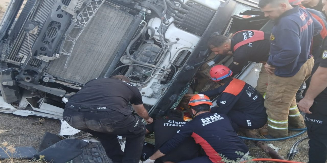 Şırnak merkez Kasrik beldesi Bestesor bölgesinde tanker şarampole yuvarlandı: Sürücü yaralandı