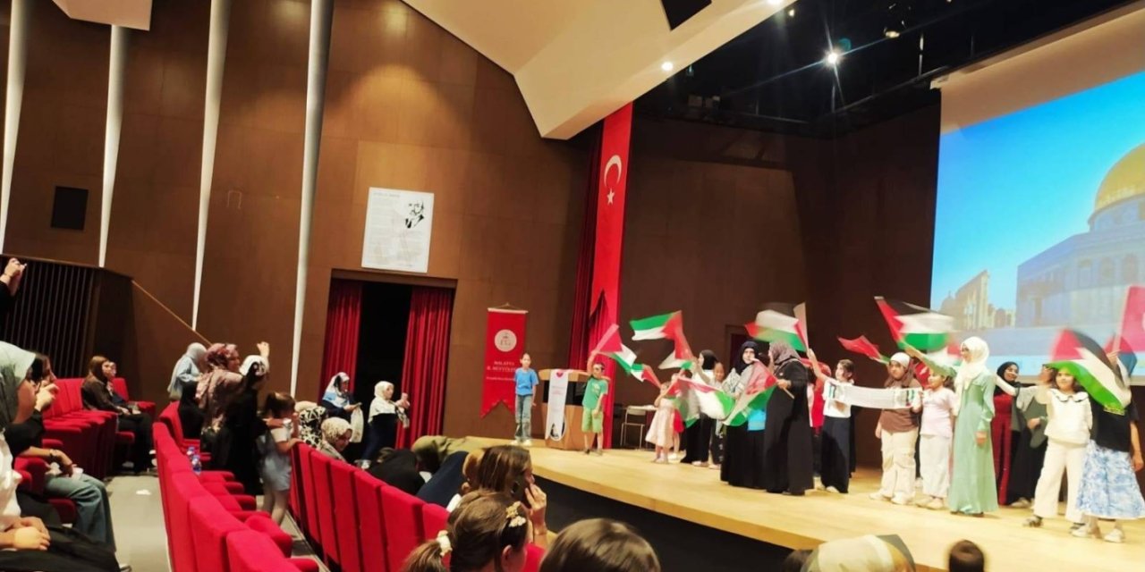 Malatya'da "Mescid-i Aksa ve Umut" tiyatrosu izleyiciyle buluştu