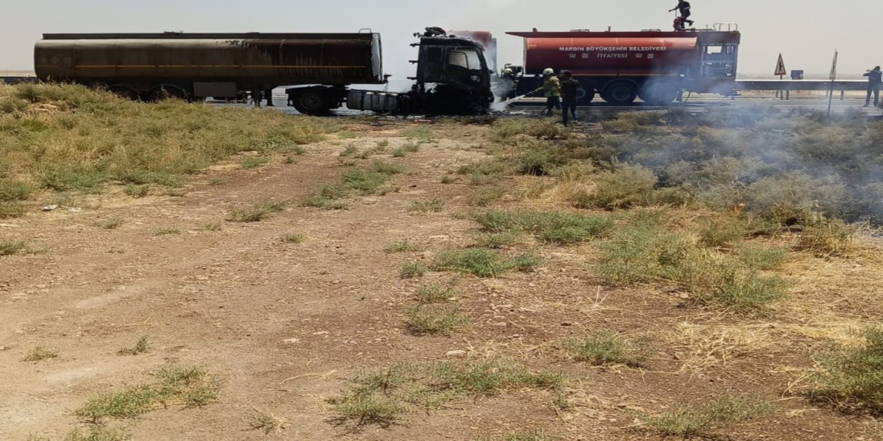 Mardin Nusaybin Hasantepe Mahallesin’de asfalt yüklü tanker alev aldı