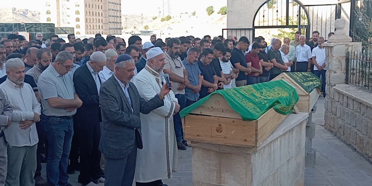 Mardin'de trafik kazasında hayatını kaybedenler defnedildi