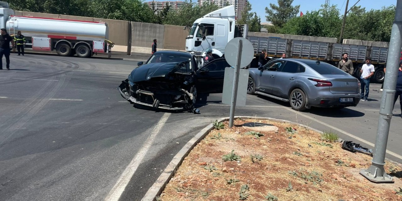 Mardin'de yanmayan trafik işaretleri zincirleme kazaya neden oldu
