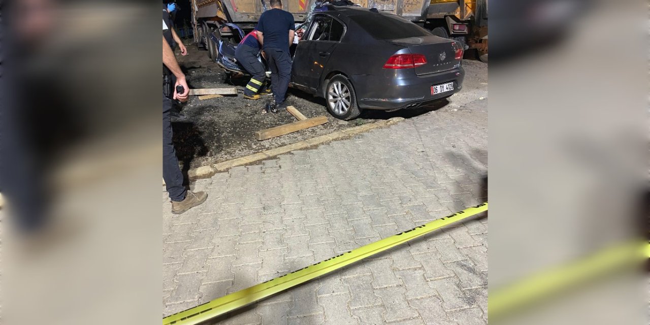 Mardin Derik'te kontrolden çıkan otomobil kamyonete çarptı: 1 ölü, 2 yaralı