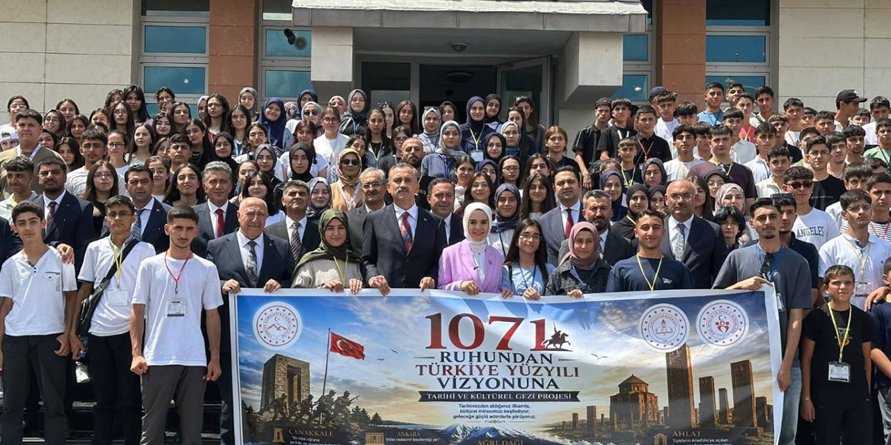 Bakan Göktaş Ağrı'da açıklamalarda bulundu