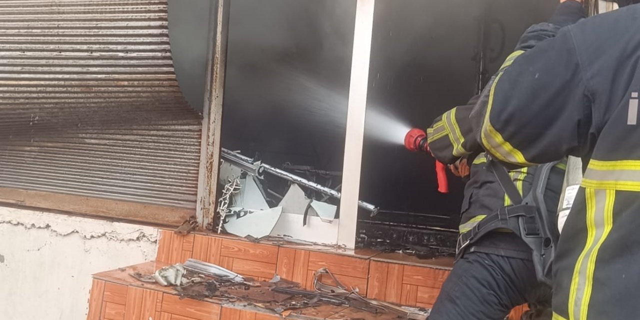Batman'da berber dükkânında yangın: İş yeri kullanılamaz hâle geldi