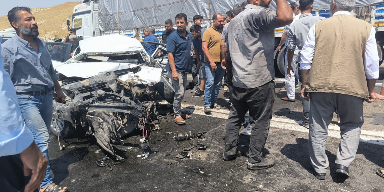 Gaziantep'te seyir halindeki tır ile otomobil çarpıştı: 1 ağır yaralı