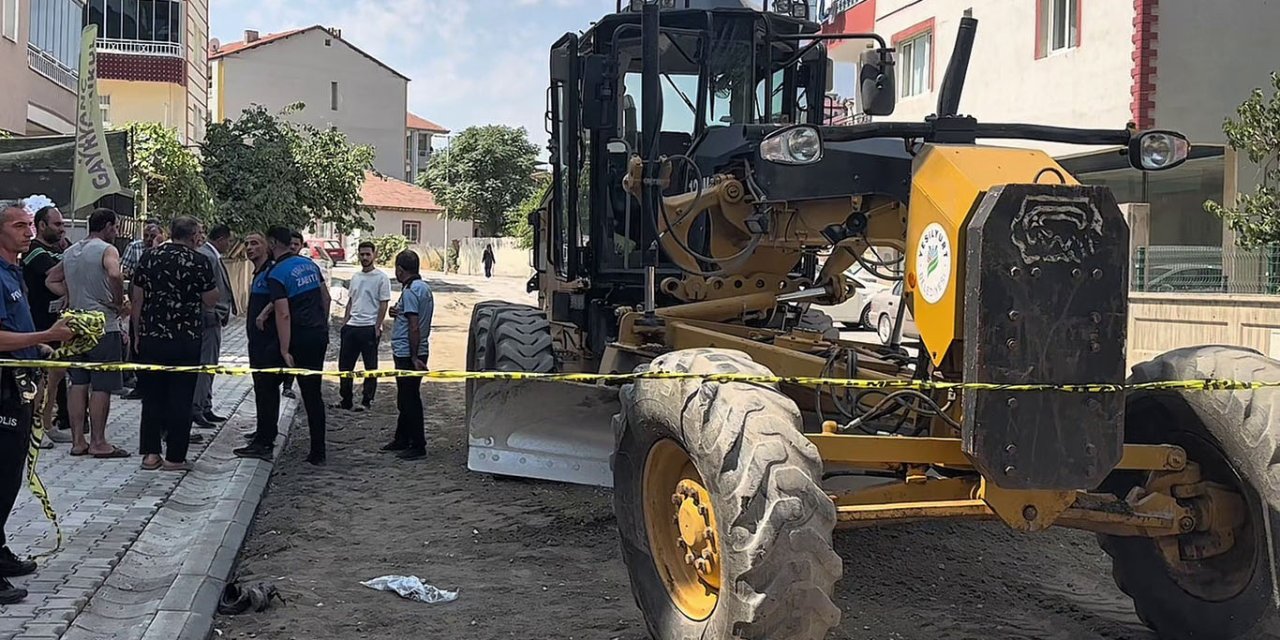 İş makinesinin altında kalan belediye işçisi hayatını kaybetti