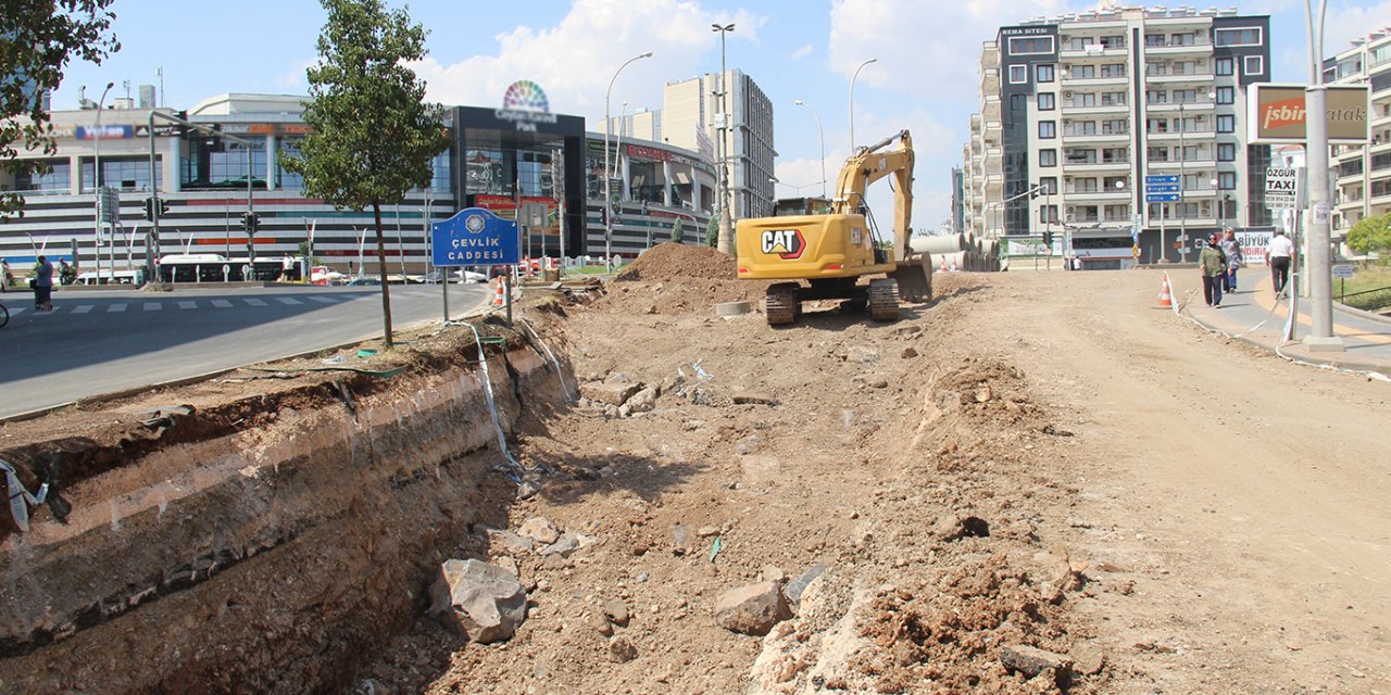 Diyarbakır'da altyapı çalışması uzadı, esnafın işleri durma noktasına geldi