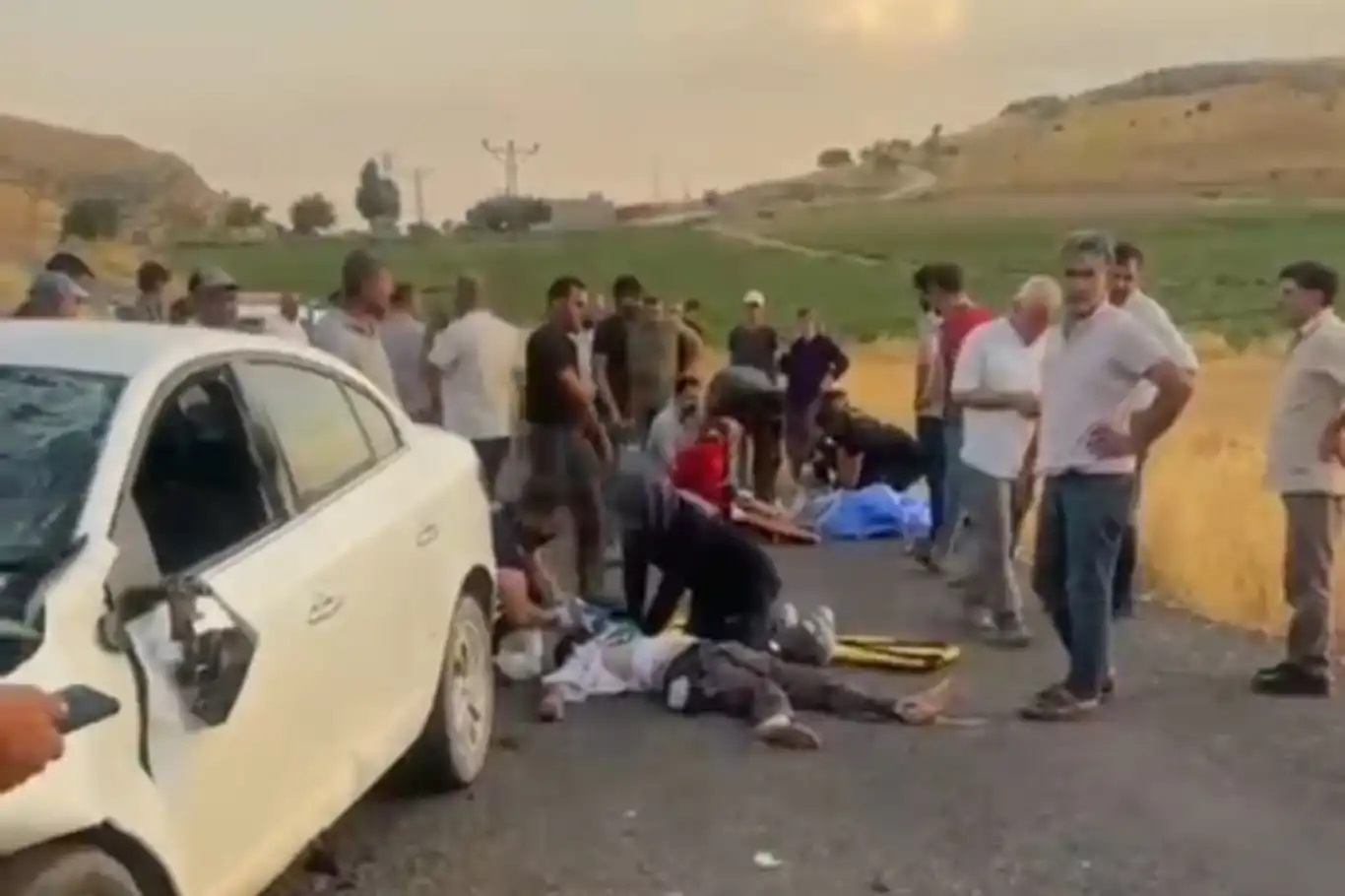Li navçeya Şemrexê ya Mêrdînê wesayîtek û motorsîklet li hev qelibîn: 2 kes mirin