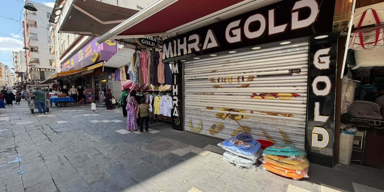 Diyarbakır'da 425 kuyumcu saldırı ve tehditlere tepki için kepenk kapattı