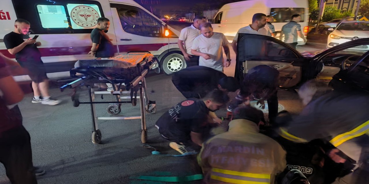 Mardin'in Kızıltepe ilçesinde iki otomobil çarpıştı: 2 yaralı