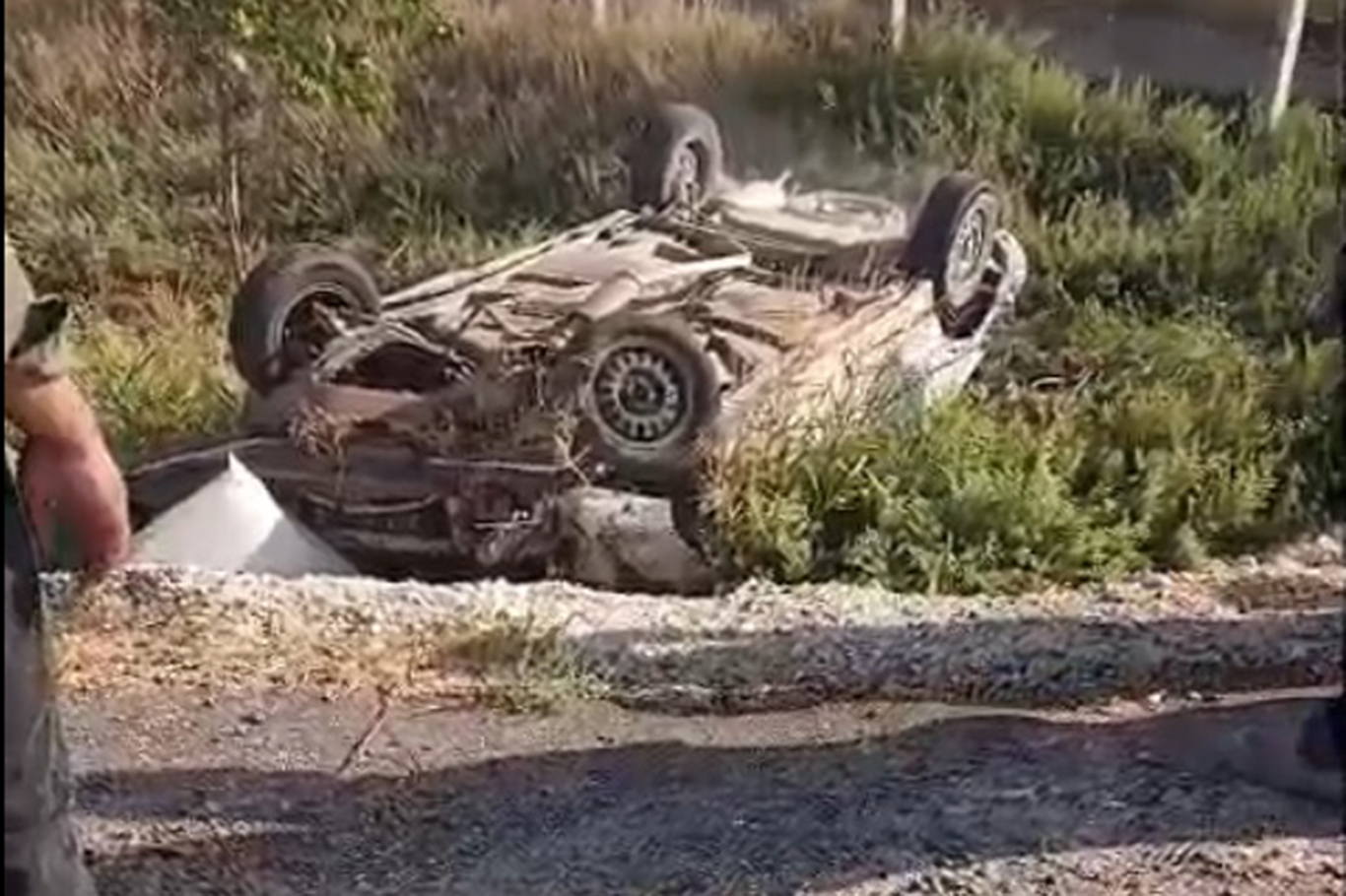 Şanlıurfa-Akçakale kara yolunda kontrolden çıkan otomobil takla attı: 4 yaralı