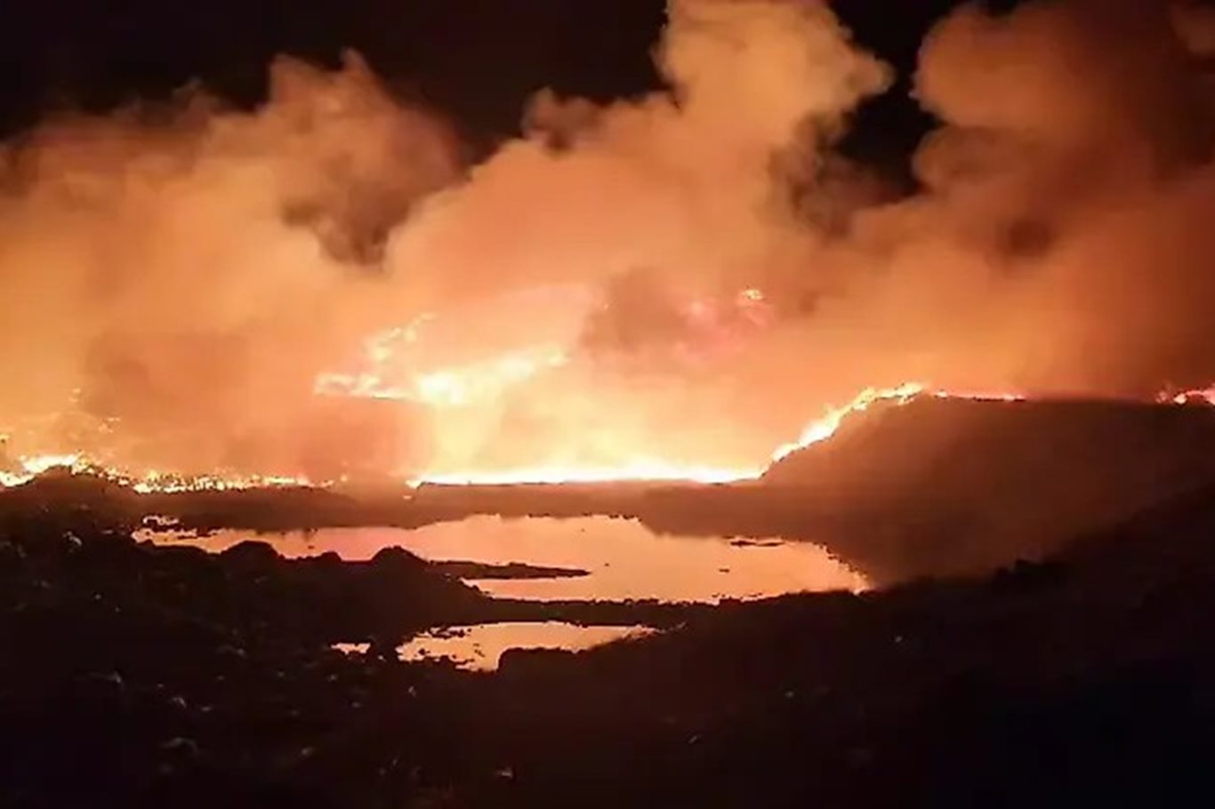 Siirt’te  gece saatlerinde katı atık tesisinde yangın çıktı