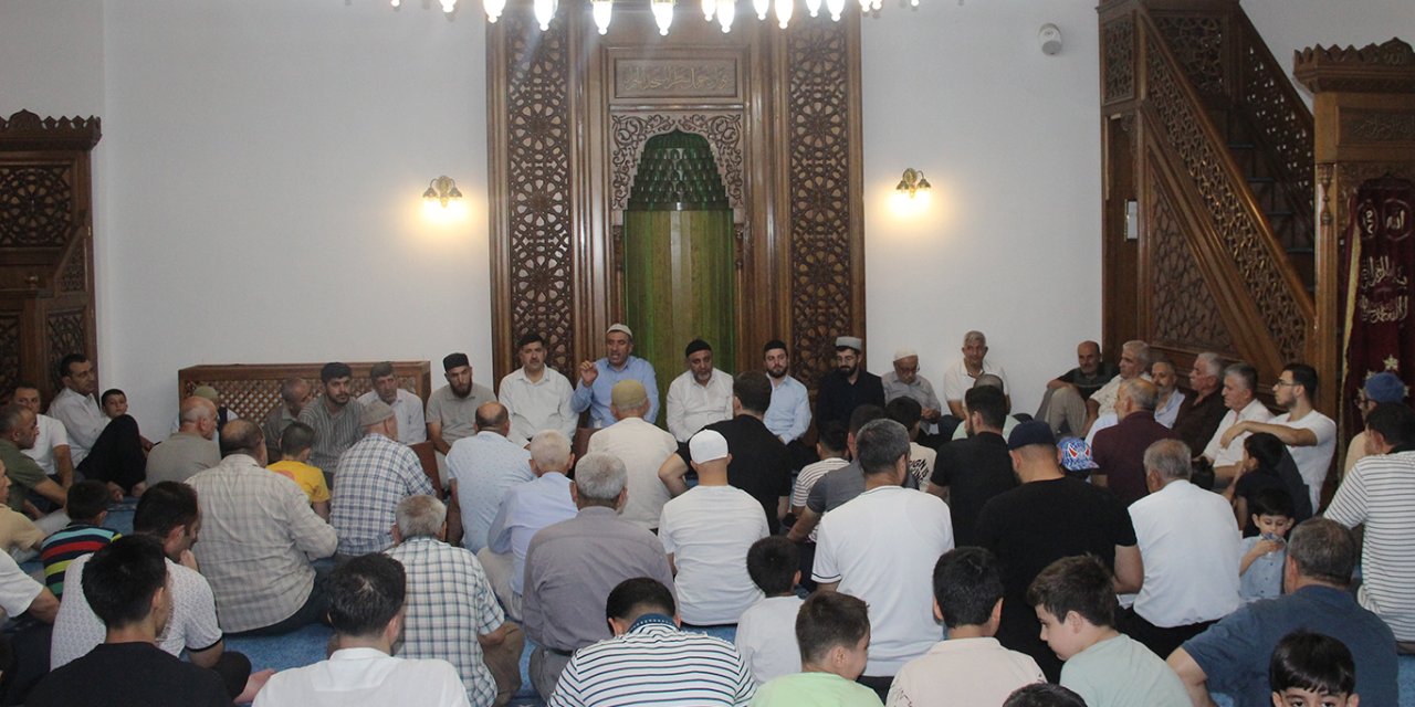 Mevlid Kandili Cizre'de dualarla idrak edildi