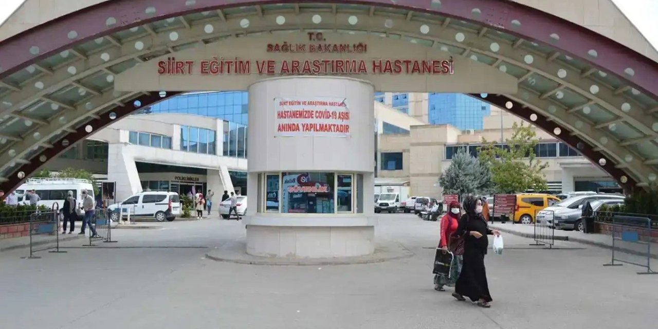 Siirt’te hastane önünde silahlı saldırı iddiası: Vurulan kişi başka araçla götürüldü