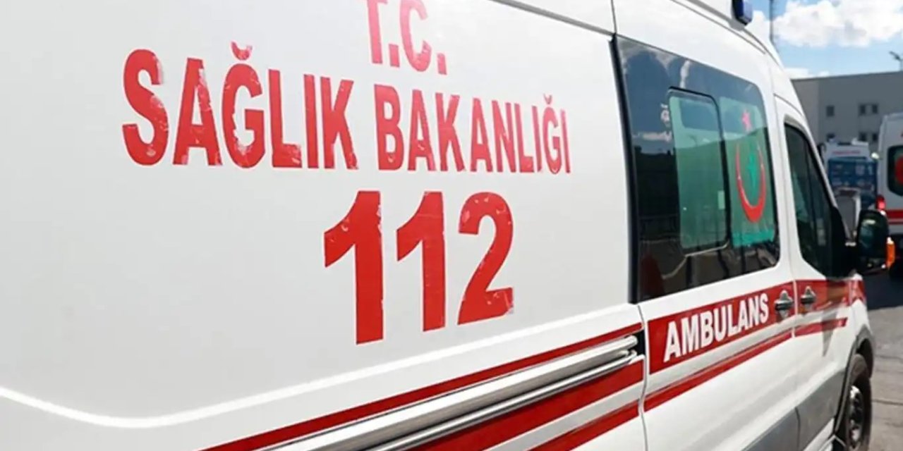 Adana’da minibüs ile otomobil çarpıştı: Bir ölü, 3 yaralı