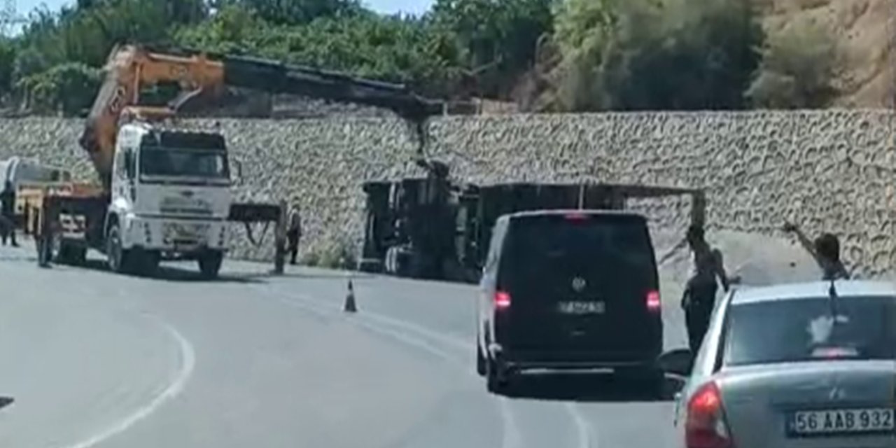 Baykan'da kontrolden çıkan tır devrildi: Bir kişi ağır yaralandı