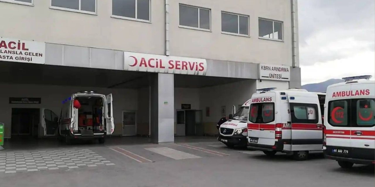 Malatya'da 2 otomobil çarpıştı: 4'ü çocuk 5 yaralı