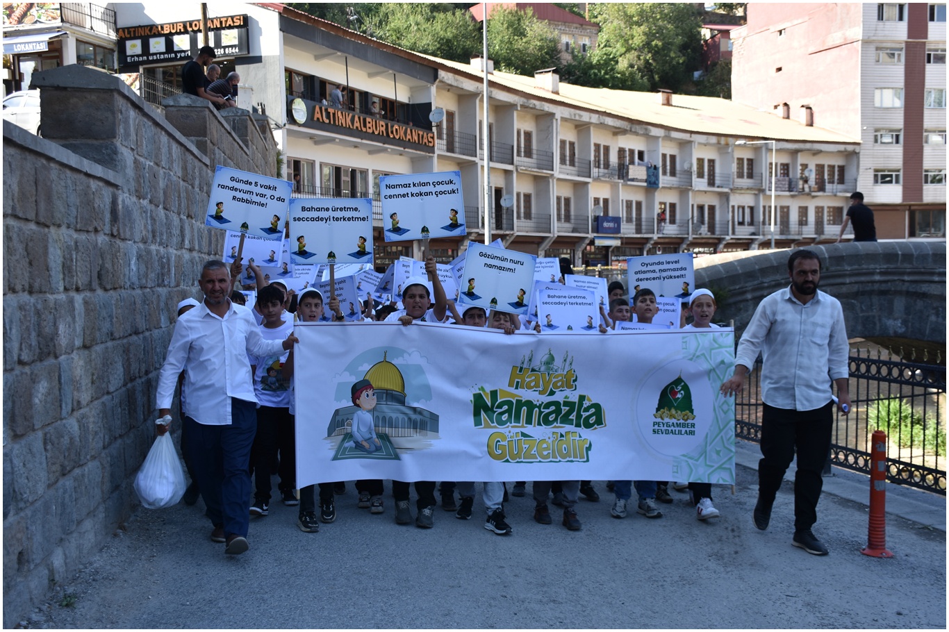 Çalakîya "Jiyan bi Nimêjê Xweş e" li Bedlîsê hat tertîpkirin