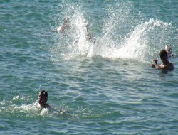 Bitlis'te sıcaklık artıyor, suya girecekler dikkat!