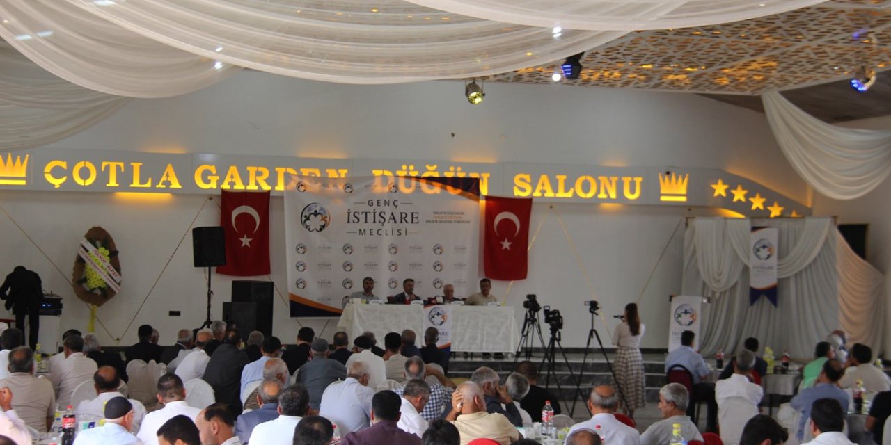 Prof. Dr. Cihad Yaşaroğlu: Aileyi ayakta tutmak için hepimizin sorumluluk alması gerekiyor
