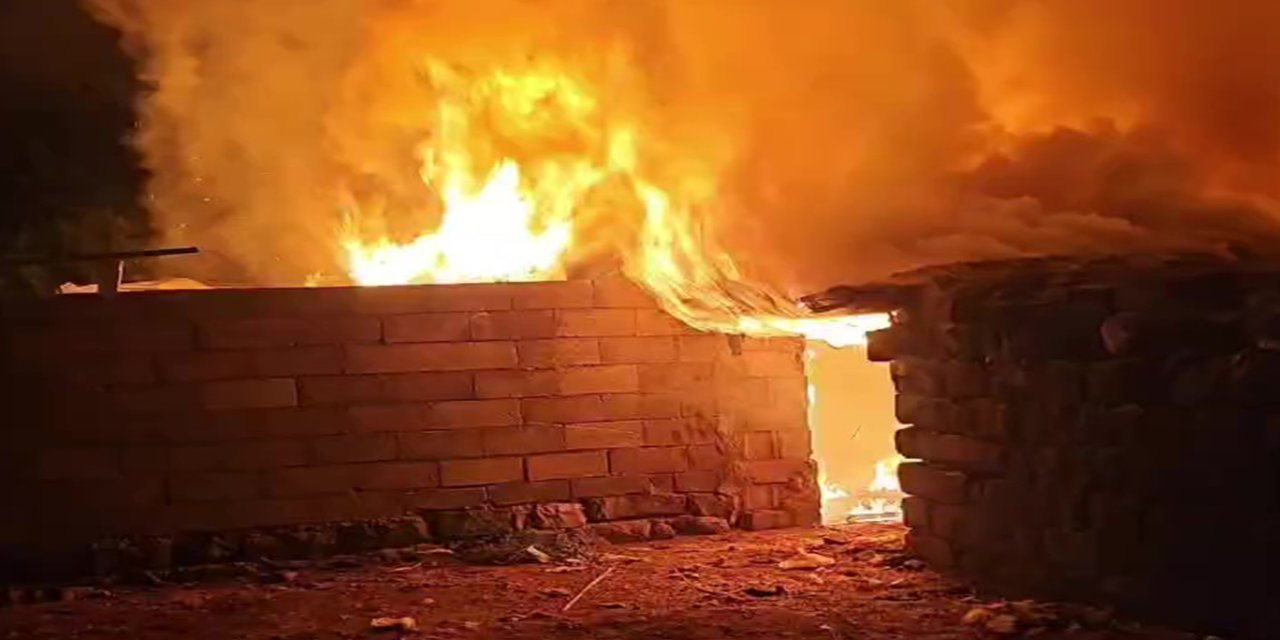 İdil’de örtü yangını köye ulaştı: 4 ahır kullanılamaz hale geldi