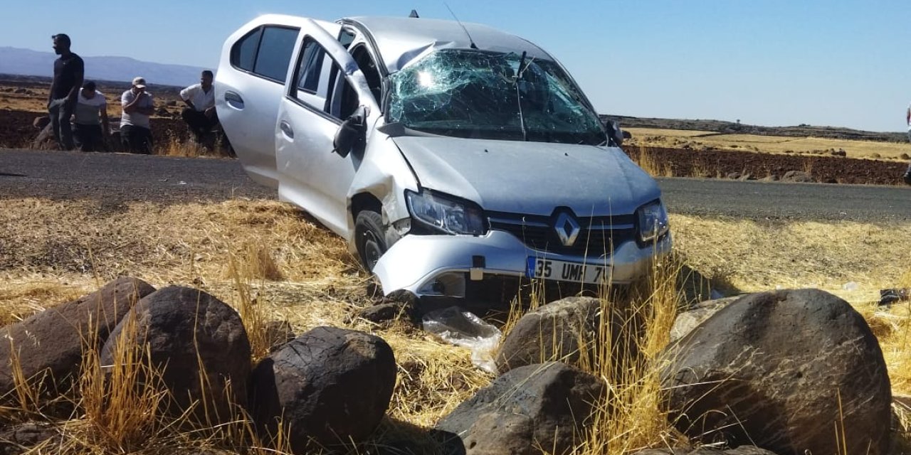 Çınar'da otomobil takla attı, 2'si ağır 3 yaralı