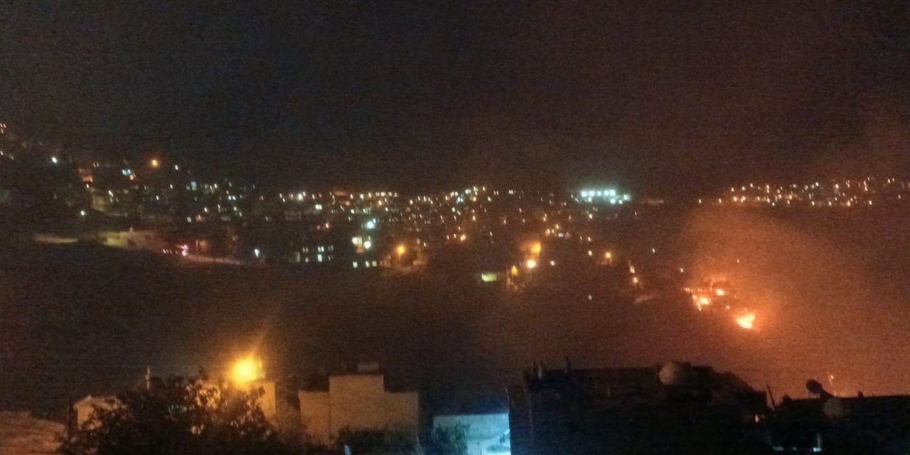 Mardin’de örtü yangını: İtfaiyenin müdahalesi sürüyor