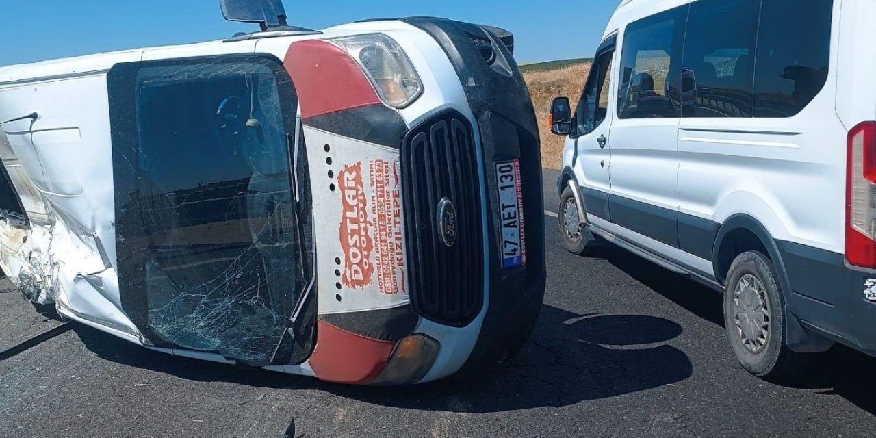 Mardin'de öğrencileri taşıyan minibüs devrildi: 13 yaralı