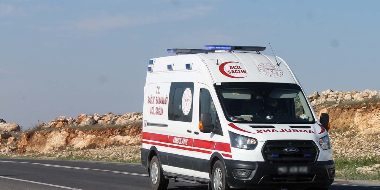 Şanlıurfa'da hafif ticari araç kamyona çarptı: 4 ölü, 2 ağır yaralı