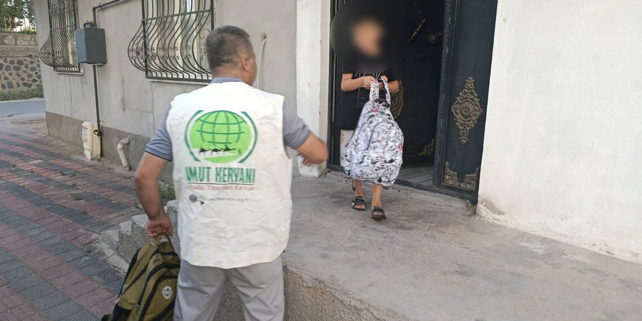 Ji Karwanê Hêvîyê ya Çinarê alîkariya kirtasiyeyê