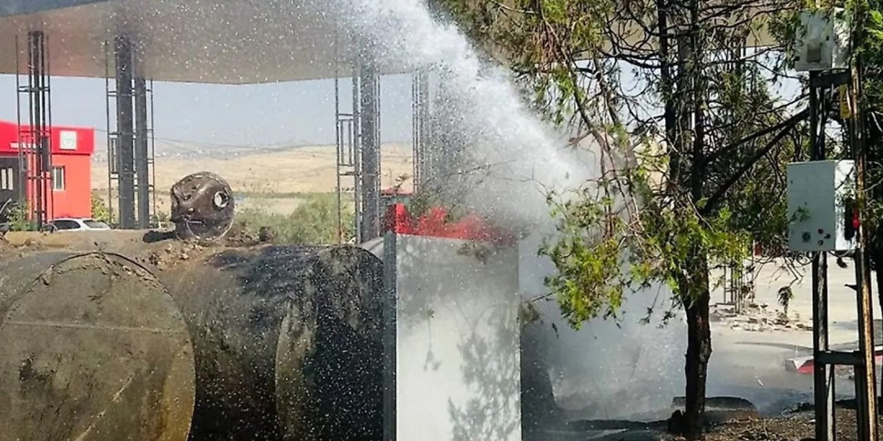 Siirt Kurtalan'da akaryakıt istasyonunda yangın: Alevler tanklara sıçradı