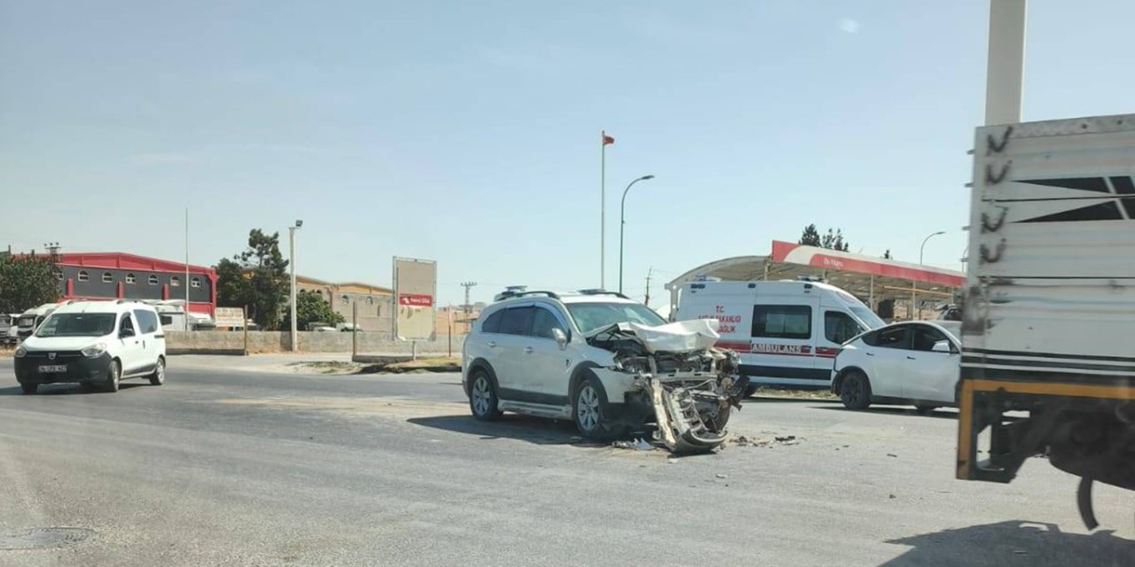 Şanlıurfa'da iki araç çarpıştı: 3 yaralı