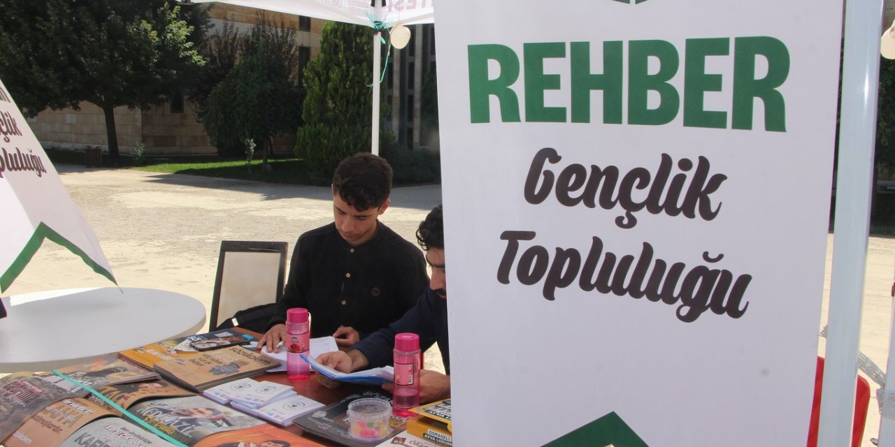 Rehber Gençlik Topluluğu: Üniversiteli öğrencilere helal dairesi içerisinde manevi aktiviteler sunuyoruz