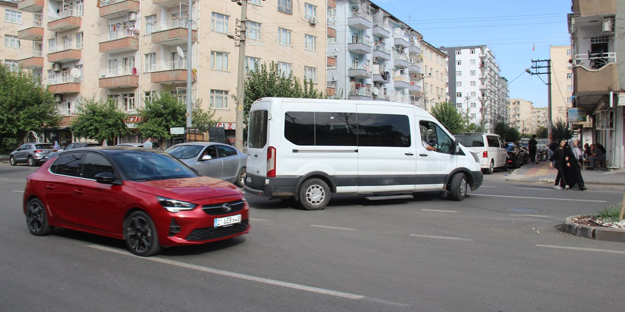 Diyarbakır Bağlar Medine Bulvarı'nda ışıksız kavşakta kazalar bitmiyor