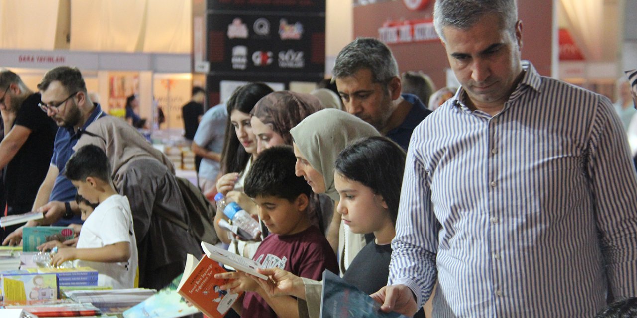 Diyarbakır'da kitapseverlerden ailelere çağrı: Çocuklar kitaplarla iç içe olmalı