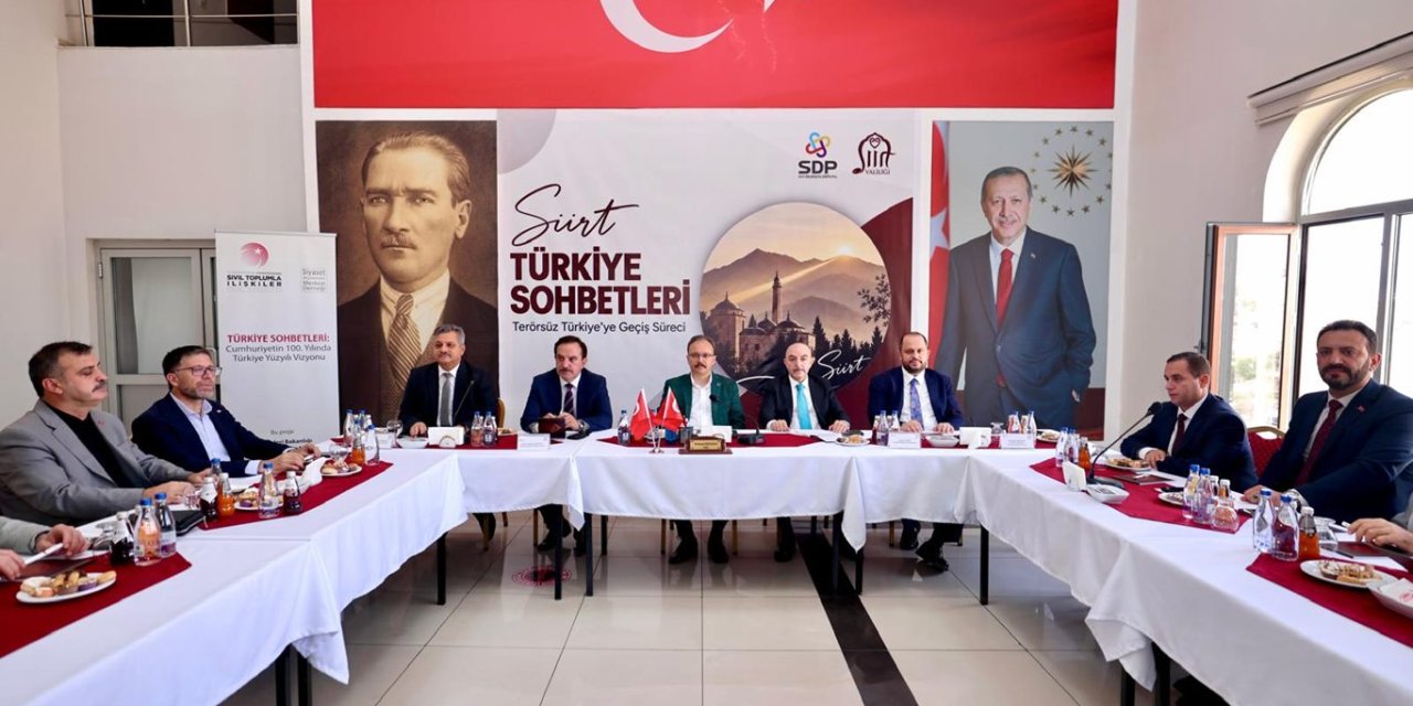 Siirt'te düzenlenen "Türkiye Sohbetleri" toplantısında Terörsüz Türkiye süreci ele alındı