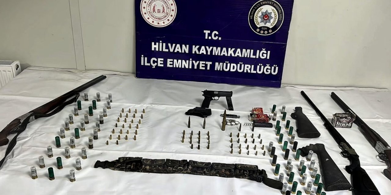 Şanlıurfa'da eş zamanlı operasyonda 57 silah ele geçirildi