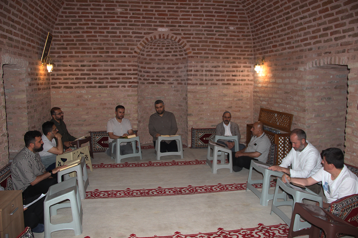 Dîwana Melayê Cizîrî li Medrese ya Sor tê şerhkirin