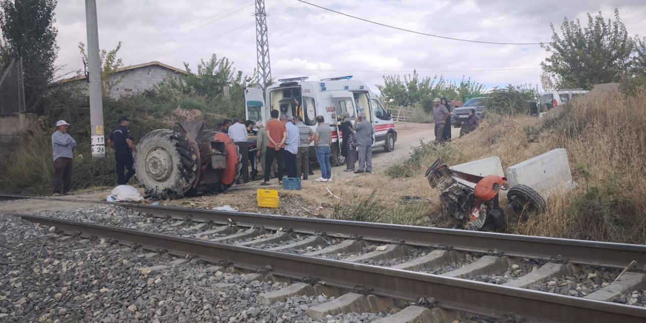 Malatya'da yük treni traktöre çarptı: 1 yaralı