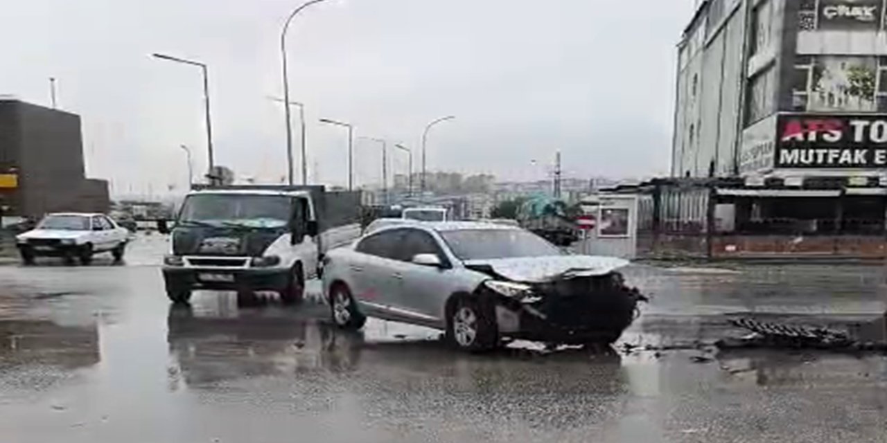 Gaziantep'te yağış nedeniyle maddi hasarlı kaza