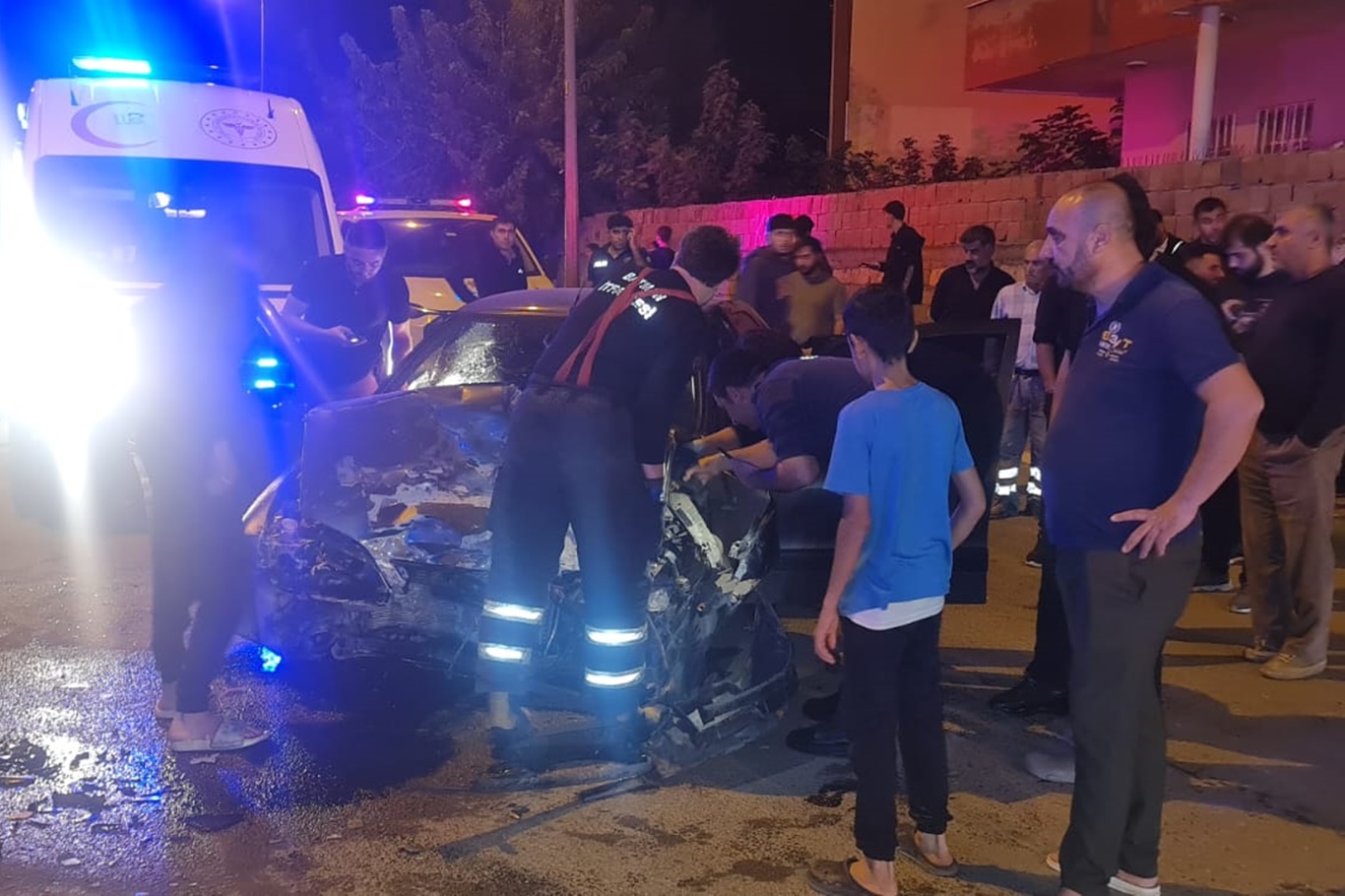 Li Batmanê qamyonet û otomobîl li hev qelibîn: 3 birîndar