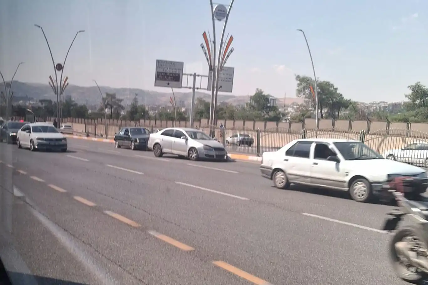 Şanlıurfa'da 3 aracın karıştığı zincirleme trafik kazası