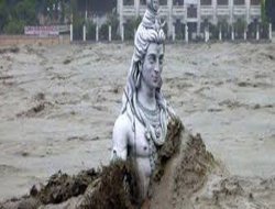 Hindistan'da selin bilançosu; 700 ölü