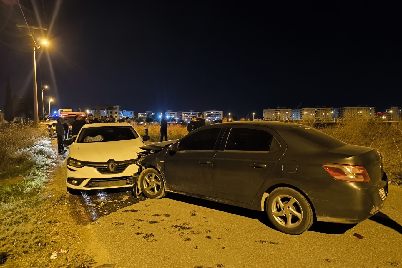Mardin’in Nusaybin ilçesinde 3 aracın karıştığı kazada 4 kişi yaralandı