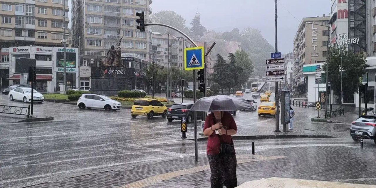 Ülke genelinde yağışlı hava etkili oluyor: Sıcaklıklar düşüyor