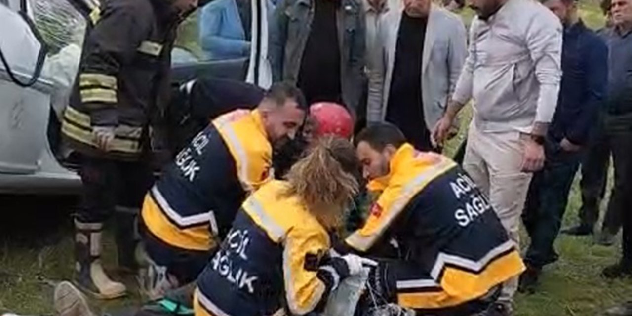 Şanlıurfa'da otomobil şarampole yuvarlandı, 3 yaralı