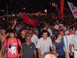 Gezi eylemcisi 2 polisi bıçakladı