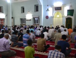 Beraat gecesinde halk camilere akın etti