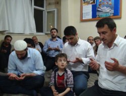 Eller ümmetin vahdeti için semaya açıldı